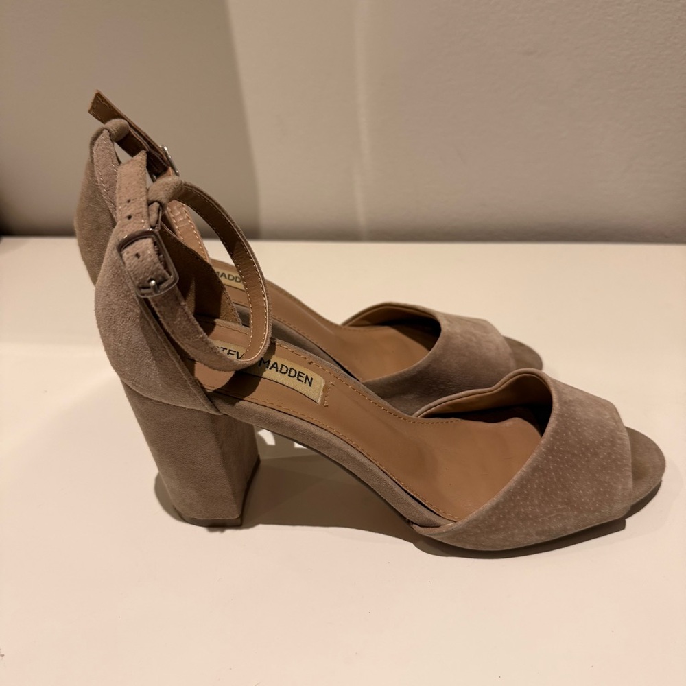 Steve Madden Women's Beige Block Heel Sandals